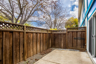 Villa De Wright Apartments in Mountain View, CA - Building Photo - Interior Photo