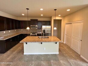 7075 Diversey Dr in Sparks, NV - Foto de edificio - Building Photo