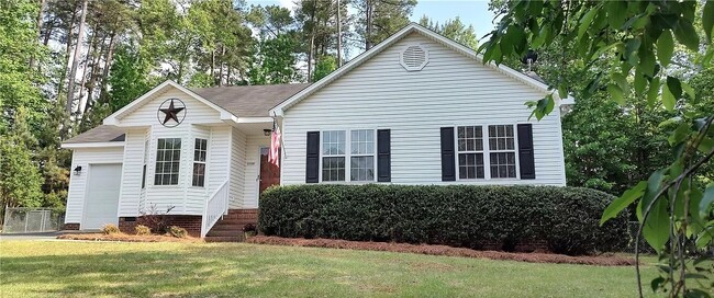 2708 Millstone Ct in Sanford, NC - Building Photo - Building Photo