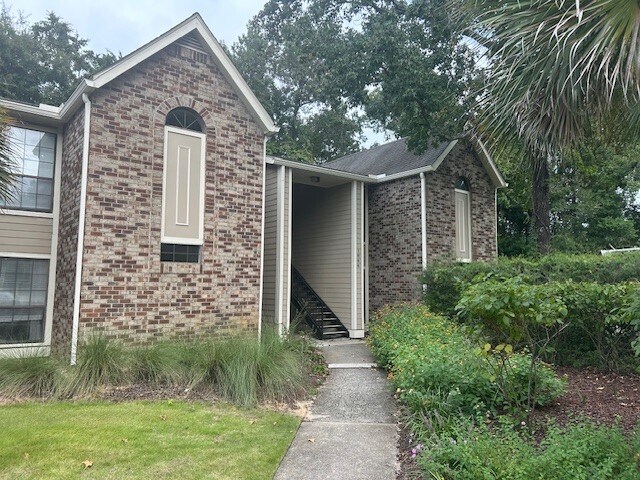 1866 Montclair Dr