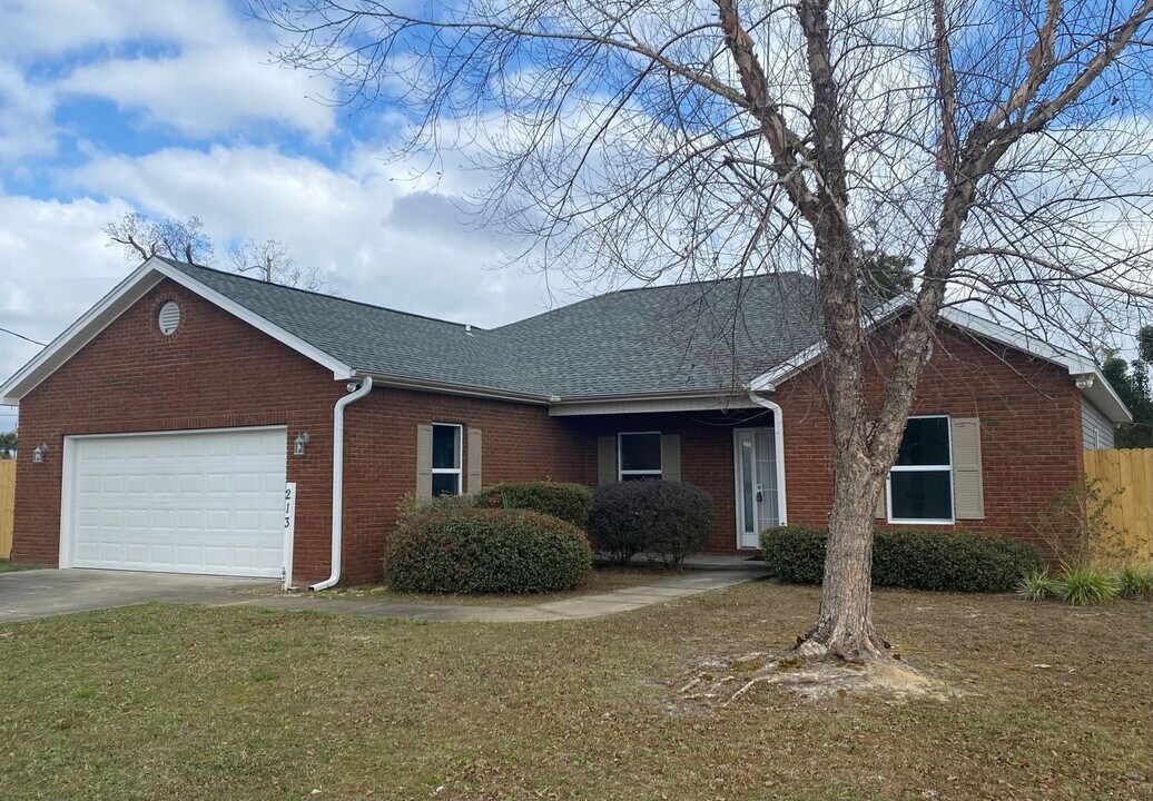213 S Jan Dr in Panama City, FL - Building Photo