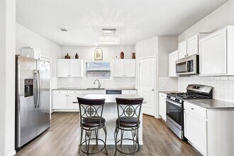 10713 Dimitrios Dr in Austin, TX - Building Photo - Building Photo