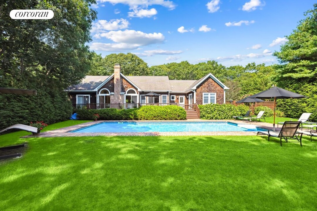119 Abraham's Path in East Hampton, NY - Building Photo