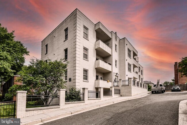 property at 231 N Thomas St