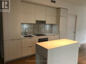 1990 Bloor St W in Toronto, ON - Building Photo - Building Photo