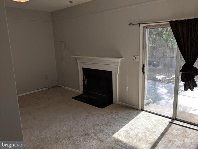 9847 Oakdale Woods Ct in Vienna, VA - Building Photo - Building Photo
