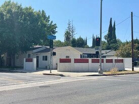 22602 Victory Blvd in Woodland Hills, CA - Building Photo