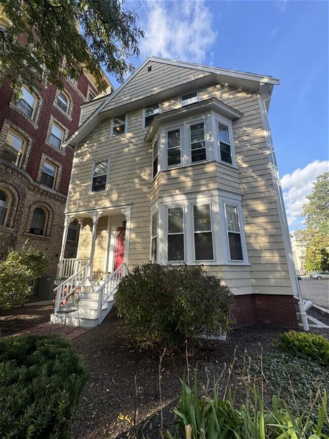 379 Harvard St, Unit 3