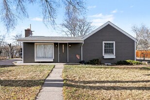 105 S Kendall St in Lakewood, CO - Building Photo