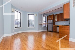 4 Cortes St in Boston, MA - Building Photo