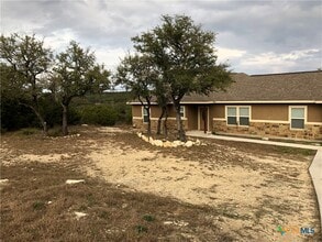 1131 Rocky Ridge Loop in Canyon Lake, TX - Building Photo - Building Photo