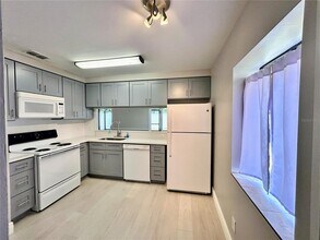 5205 Corvette Dr in Tampa, FL - Building Photo - Building Photo