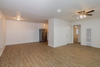Park Hills Place in Sacramento, CA - Building Photo - Interior Photo