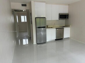 801 15th St, Unit 206 in Miami Beach, FL - Building Photo - Building Photo