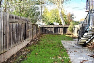 701 Oakland Ave in Roseville, CA - Building Photo - Building Photo