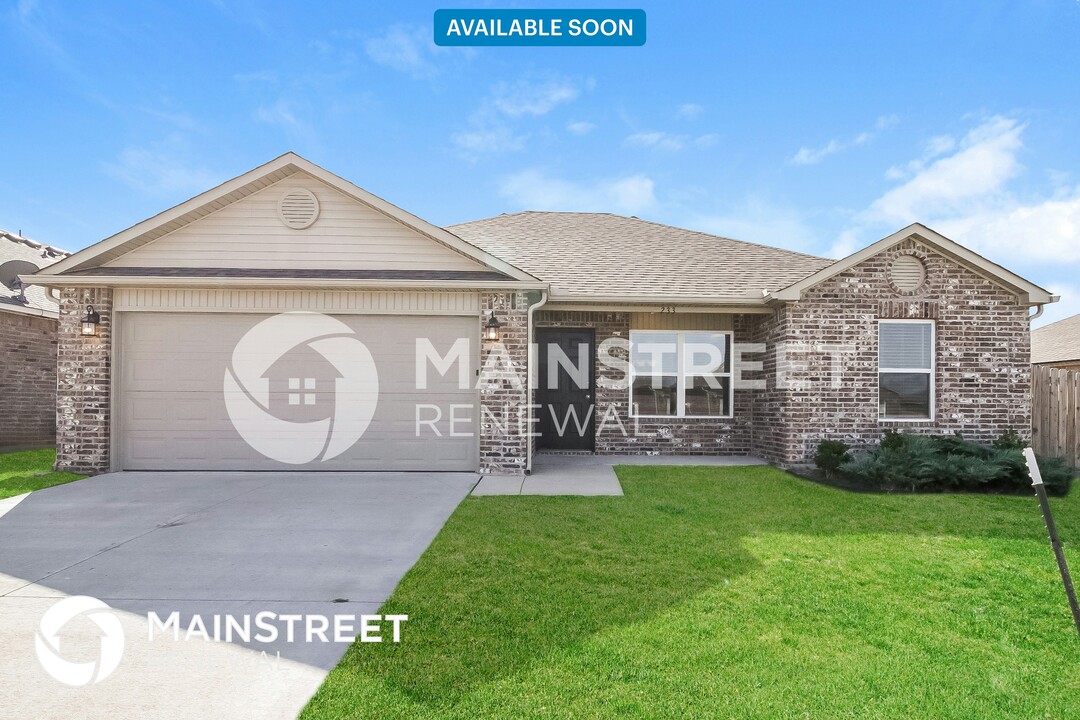 233 Klare Ct in Newcastle, OK - Building Photo