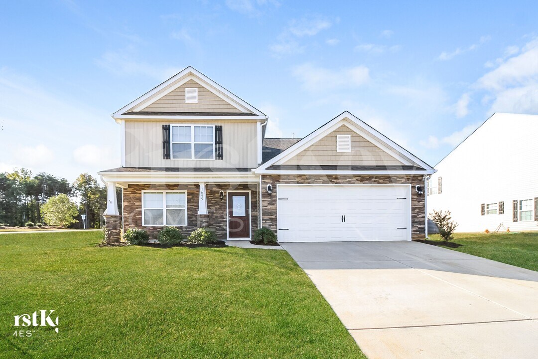 1655 Haddington Point Dr in Kernersville, NC - Foto de edificio