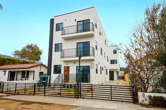 3022 Wellington Rd in Los Angeles, CA - Building Photo - Building Photo