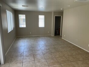 951 Cantabria Heights Ave in Las Vegas, NV - Building Photo - Building Photo