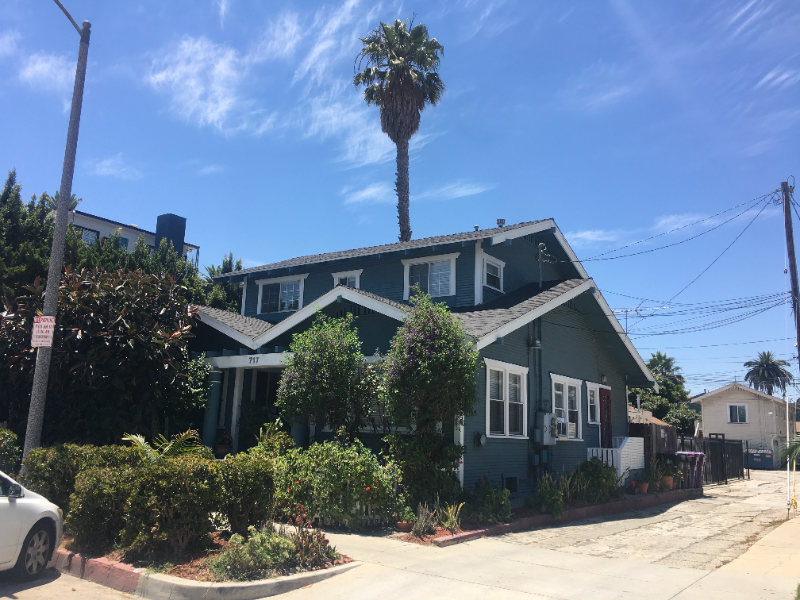 719 Linden Ave in Long Beach, CA - Building Photo