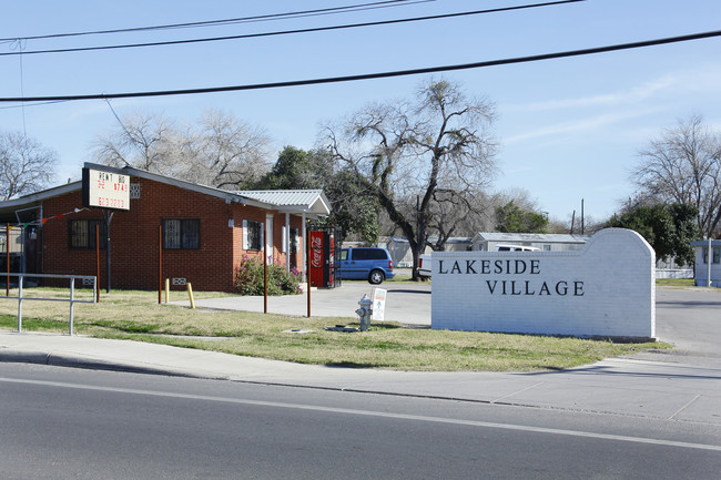 Lakeside Village Mobile Homes in San Antonio, TX - Foto de edificio - Building Photo