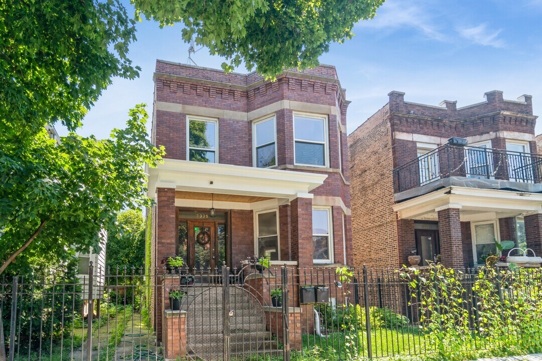 2339 N Springfield Ave in Chicago, IL - Building Photo