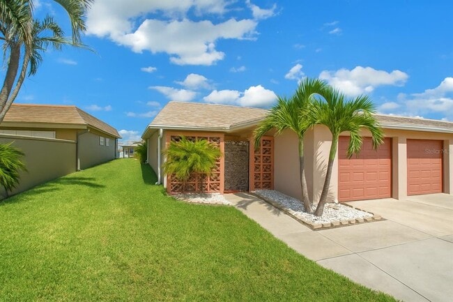 433 Boca Ciega Point Blvd S in St. Petersburg, FL - Building Photo - Building Photo