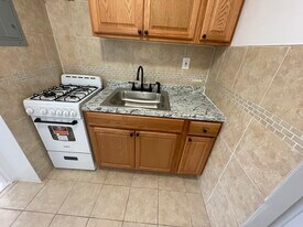 75 Union Pl, Unit B3 in Irvington, NJ - Building Photo