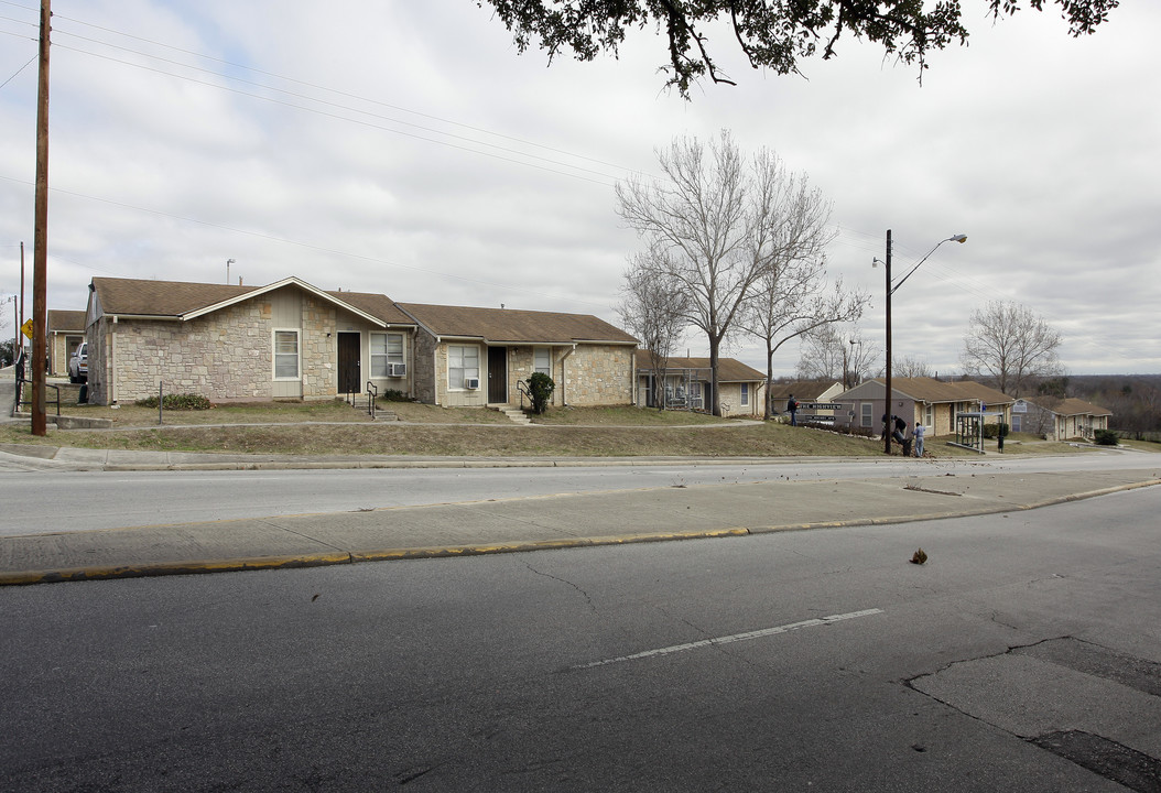 Highview Apartments in San Antonio, TX - Building Photo