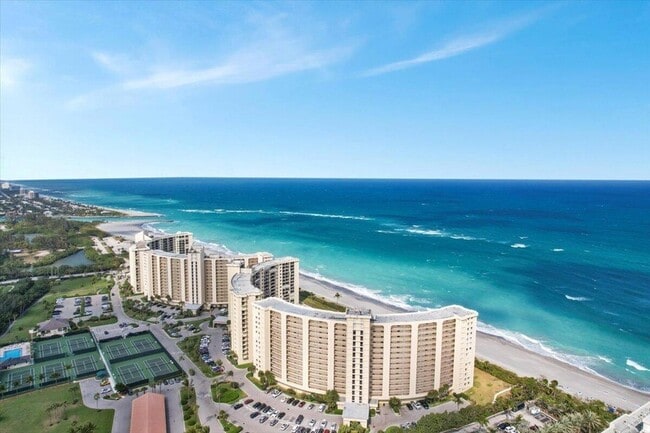 100 Ocean Trail Way, Unit 107 in Jupiter, FL - Building Photo - Building Photo