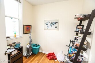 2231 N Sawyer Ave-Unit -# 2 in Chicago, IL - Building Photo - Building Photo