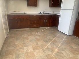 2832 Sweet Way in Sacramento, CA - Building Photo