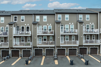 Kincora Condos in Sterling, VA - Building Photo - Building Photo