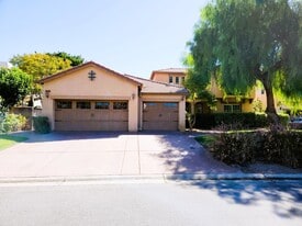 8420 Lake Shore Dr in Chowchilla, CA - Building Photo