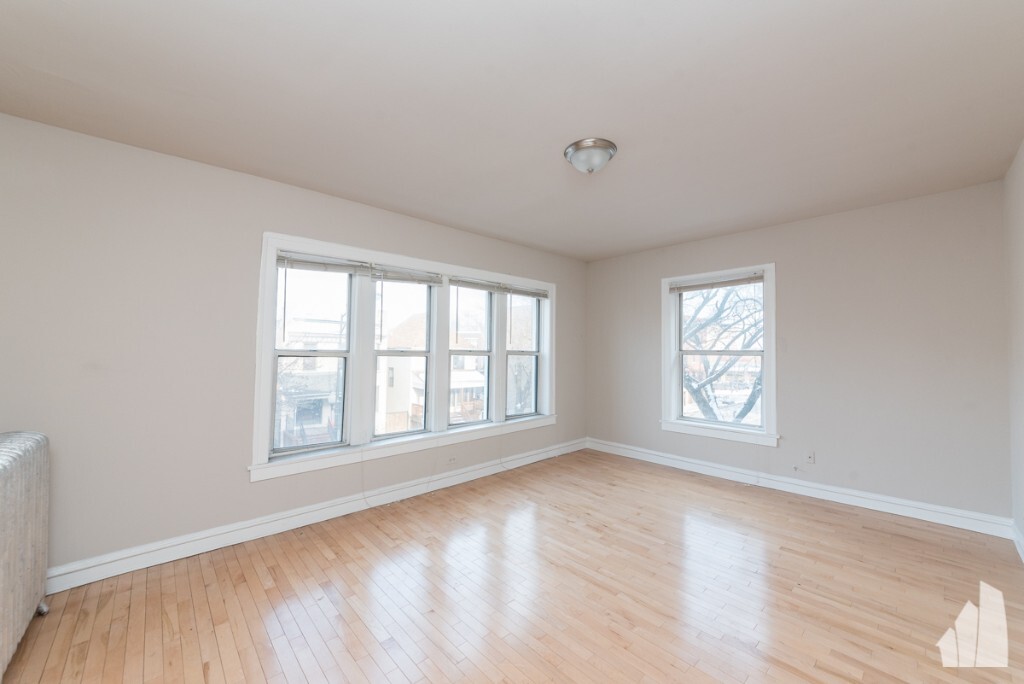 5662 N Ridge Ave, Unit 62-3A in Chicago, IL - Building Photo