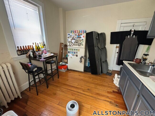 215 Harvard Ave, Unit 4