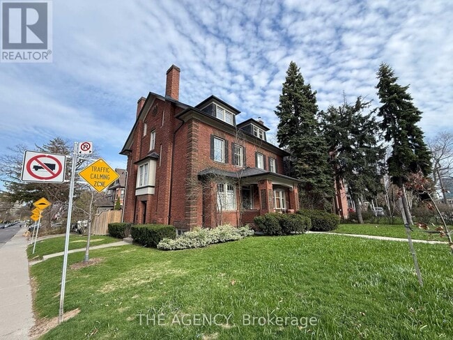 31 Oriole Pkwy in Toronto, ON - Building Photo - Building Photo
