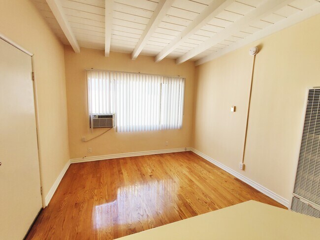 1266 N Serrano Ave in Los Angeles, CA - Building Photo - Building Photo
