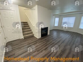 1439-1441 Falcon Loop in Independence, OR - Building Photo - Building Photo