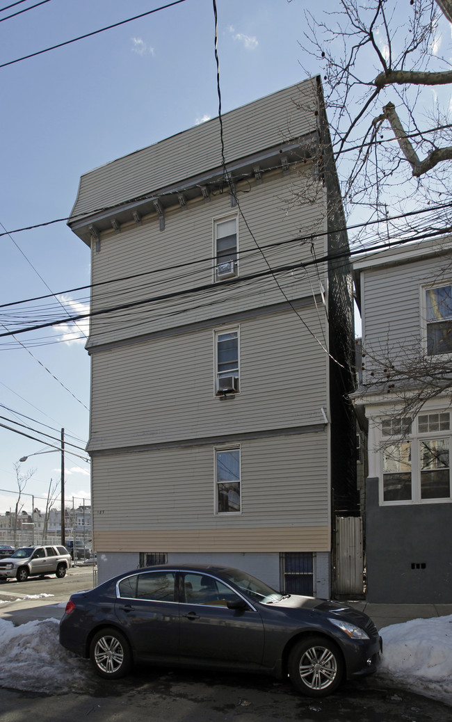 185 Union St in Jersey City, NJ - Foto de edificio - Building Photo