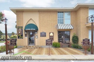 ASHTON PLACE APARTMENTS in Galveston, TX - Building Photo - Building Photo