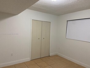 642 E 2nd Ave in Hialeah, FL - Building Photo - Building Photo