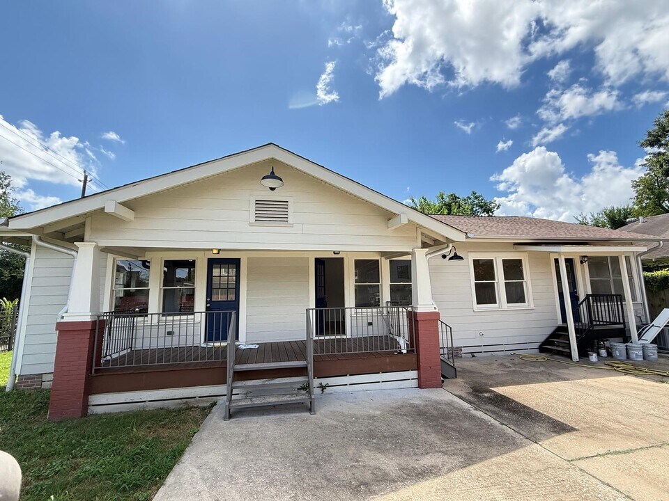 201 Drennan St in Houston, TX - Building Photo