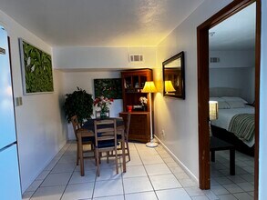 514 University Blvd, Unit Beahc Apartment in Daytona Beach, FL - Foto de edificio - Building Photo