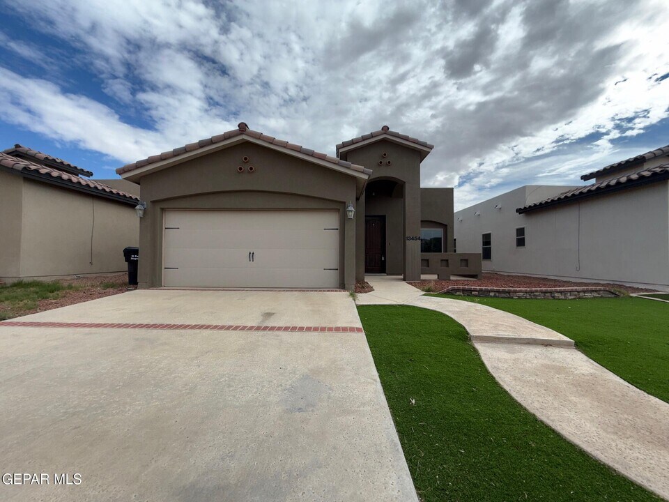 13454 Everingham St in El Paso, TX - Building Photo
