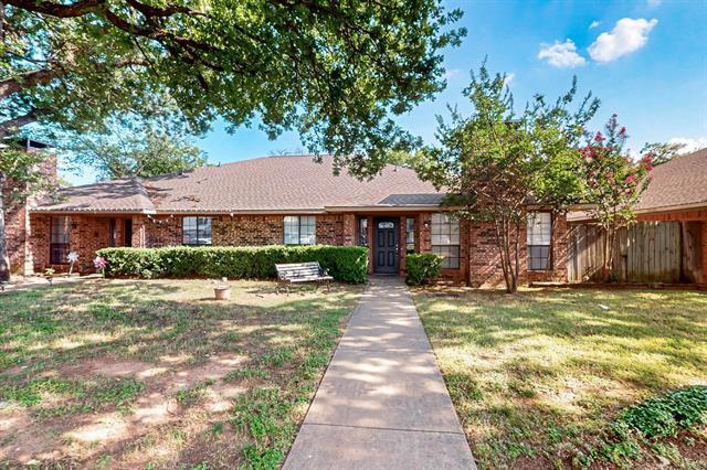 1902 N Irving Heights Dr in Irving, TX - Building Photo
