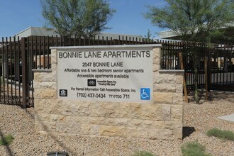 Bonnie Lane Senior Apartments in Las Vegas, NV - Foto de edificio - Building Photo
