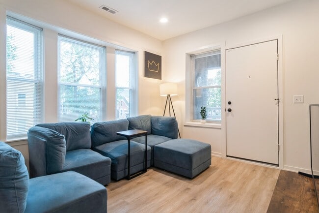 3637 W Iowa St in Chicago, IL - Building Photo - Building Photo