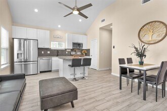 286 Westchase St in Montgomery, TX - Foto de edificio - Building Photo