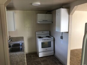 510 SE Davis St-Unit -1 in McMinnville, OR - Building Photo - Building Photo